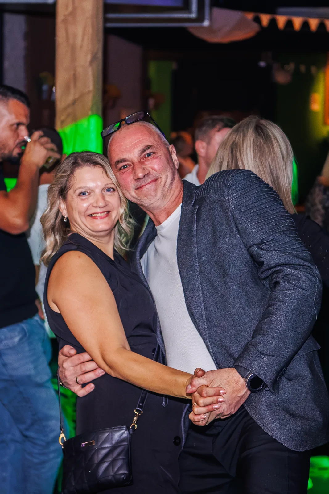 Tanzendes Paar bei Polska Sommer Vibes in der disco Herzerl Ergolding mit DJ Maik Spiering.