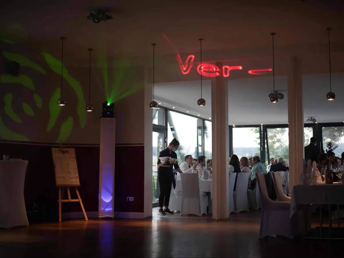 Personalizowana projekcja laserowa z imieniem na weselu